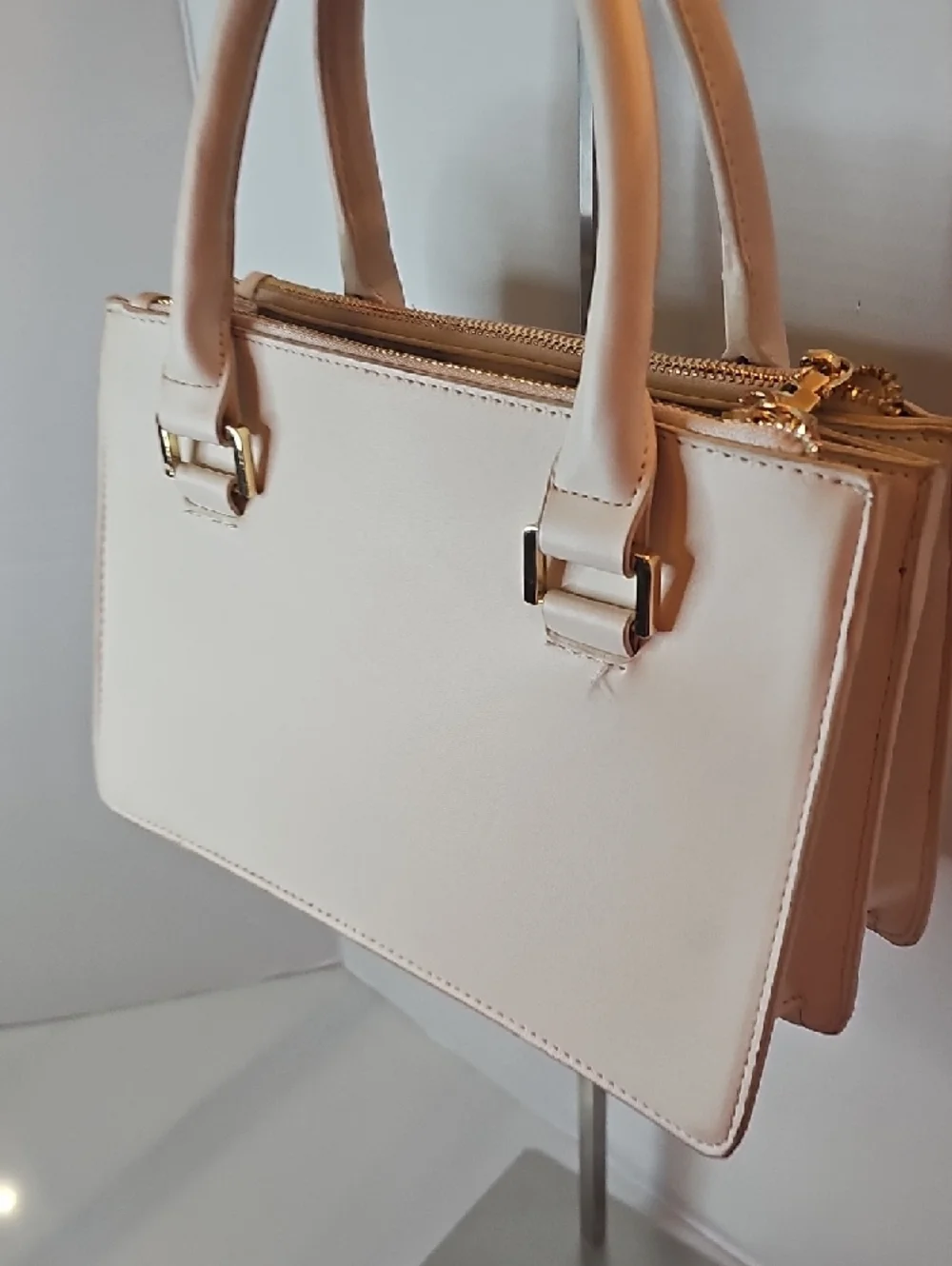 Steve Madden Cream Satchel with Gold Logo and Floral Scarf Accent - Picture 4 of 8